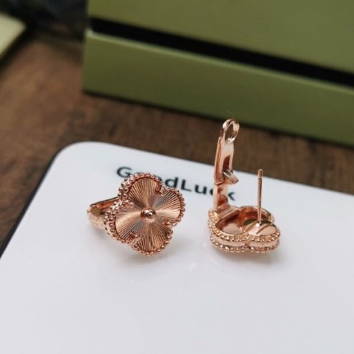 ˇStreet JewelryˇCLOVER MEDIUM STUD EARRINGS