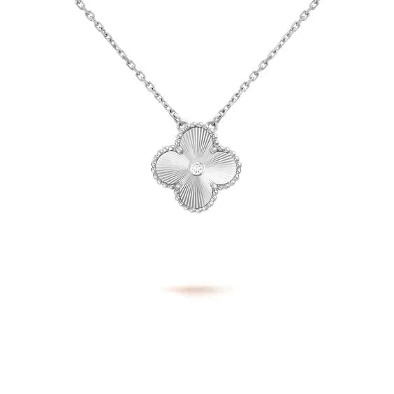ˇStreet JewelryˇCLOVER  15MM DIAMOND LASER NECKLACE SILVER