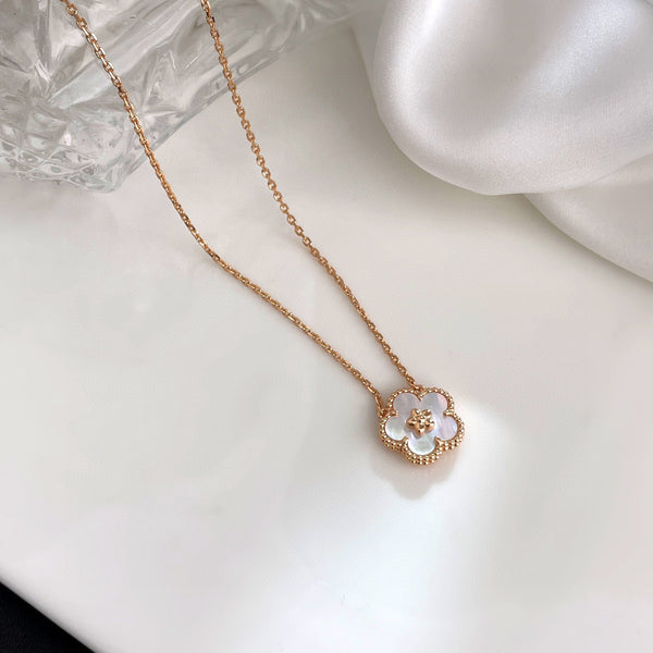 ˇStreet JewelryˇLUCKY  WHITE MOP  PLUM BLOSSOM NECKLACE